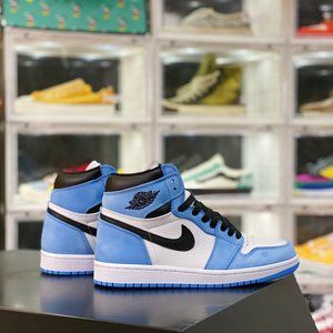 Air Jordan 1 High OG "AJ1 high-top white shoe body, supplemented by suede materi